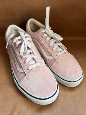 Vans Old Skool Pink Suede Low Top Sneakers. Youth 6/Women’s 7.5